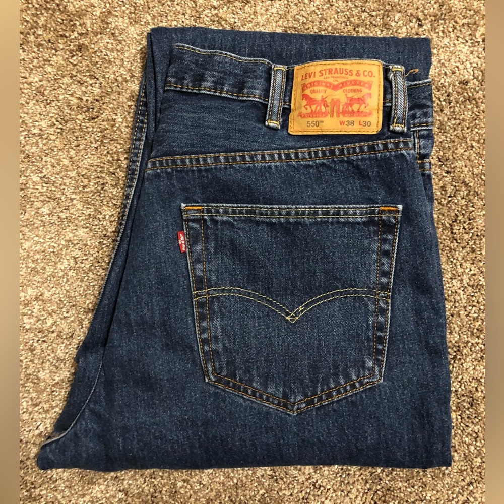 Levi's 550 Blue Jeans Relaxed Fit Tapered Leg. 38x30 fits 36x29